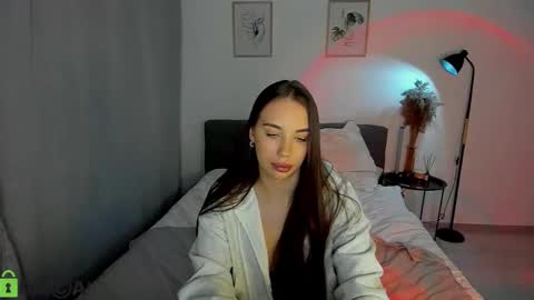 Snapshot of my_coco chatting on 19, 12, 2024 katie online show from 19, 12, 2024