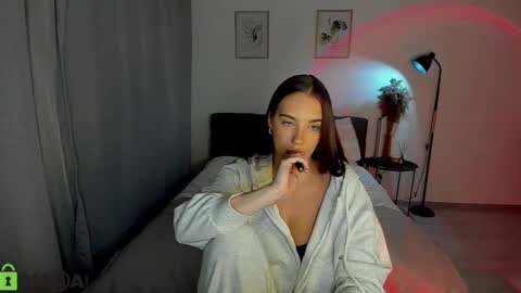 Snapshot of my_coco chatting on 19, 12, 2024 katie online show from 19, 12, 2024