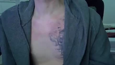 Snapshot of mydickistoobig chatting on 23, 10, 2025 Big Dick Huhu online show from 23, 10, 2025