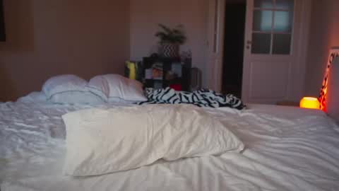 Snapshot of mynaughtynights chatting on 8, 5, 2026 Sima online show from 8, 5, 2026