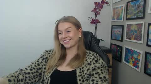Snapshot of mysteryericax chatting on 26, 4, 2026 Erica online show from 26, 4, 2026