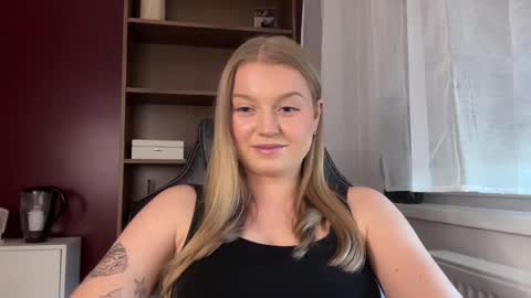 Snapshot of mysteryericax chatting on 25, 5, 2026 Erica online show from 25, 5, 2026