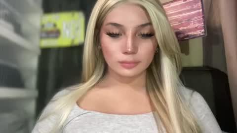 Snapshot of mysteryman_xxx chatting on 4, 5, 2026 UR GIRL NEXTDOOR online show from 4, 5, 2026