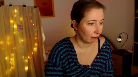 Snapshot of mystydew chatting on 16, 4, 2026 MystyDew online show from 16, 4, 2026