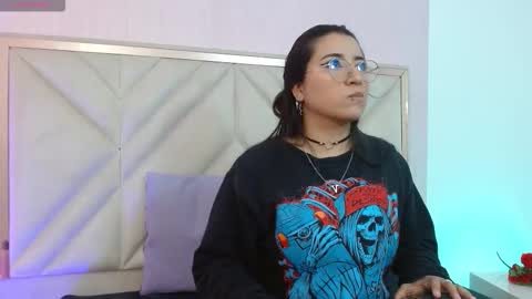 Snapshot of naanaky_tay chatting on 14, 9, 2025 TARA online show from 14, 9, 2025