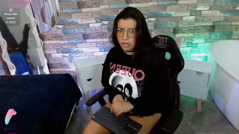 Snapshot of naanaky_tay chatting on 21, 9, 2025 TARA online show from 21, 9, 2025