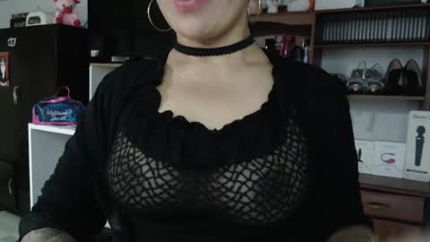 Snapshot of nadia_abaud chatting on 2, 2, 2025 Nadia online show from 2, 2, 2025