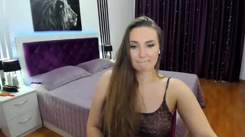 NadinGracefull online show from 8, 11, 2025