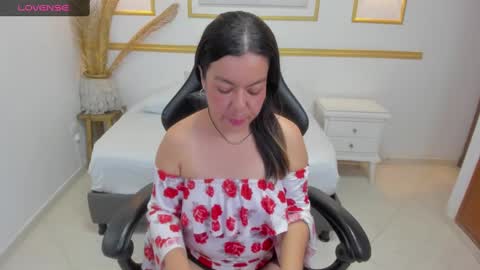 N A H I A online show from 5, 2, 2025