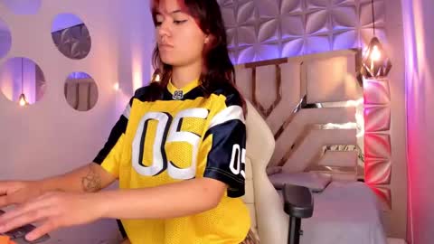 Snapshot of nahia_low chatting on 17, 2, 2025 Valeria online show from 17, 2, 2025