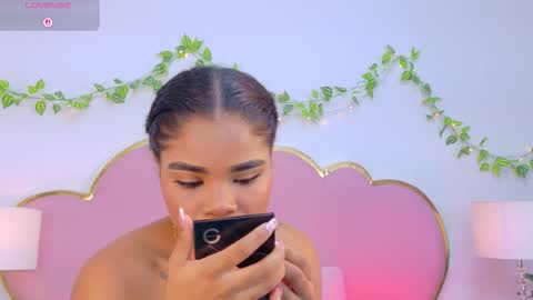 NahiaraReina  online show from 3, 12, 2025