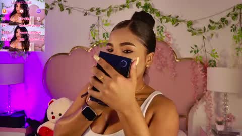 NahiaraReina  online show from 12, 4, 2026