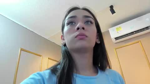 Snapshot of nahimithompson chatting on 8, 11, 2025 Nahimi online show from 8, 11, 2025