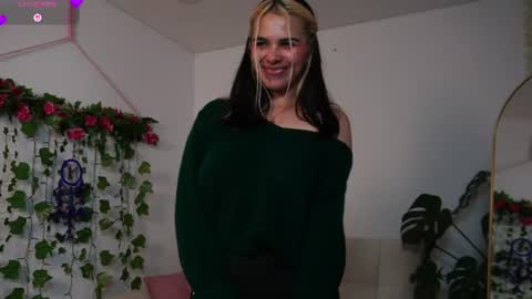 Snapshot of naho_4269 chatting on 25, 6, 2026 Naho Sigueme en mis Redes Sociales Follow me on my social networks online show from 25, 6, 2026