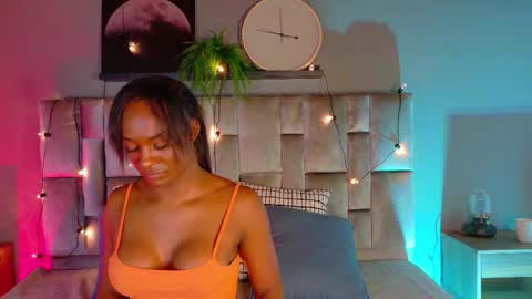Snapshot of nahomicampbell_ chatting on 8, 10, 2025 VICTORIA online show from 8, 10, 2025