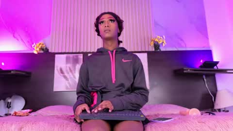 nahomy_james25 online show from 13, 7, 2026