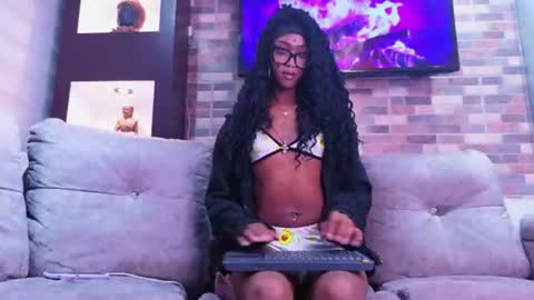 nahomy_james25 online show from 29, 7, 2026