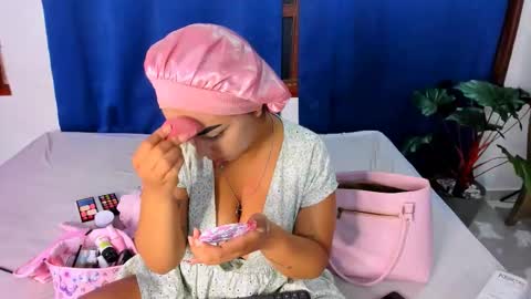 Nahomy online show from 28, 9, 2025