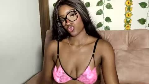 Nahomy  online show from 8, 7, 2026