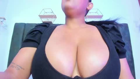 Snapshot of nahomygrey_ chatting on 30, 5, 2026 Nahomy online show from 30, 5, 2026