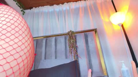 Naia x online show from 4, 2, 2026