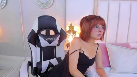Snapshot of naiamendoza chatting on 11, 4, 2026 Naia online show from 11, 4, 2026