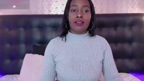 naiaramasson_ online show from 7, 11, 2025