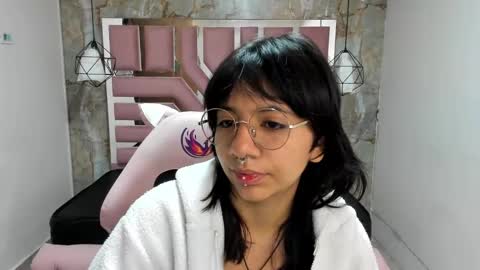 nami_usagi online show from 8, 12, 2024