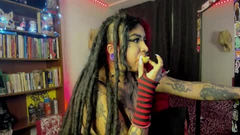 Snapshot of nana_cirkuss chatting on 6, 10, 2025 Val  online show from 6, 10, 2025