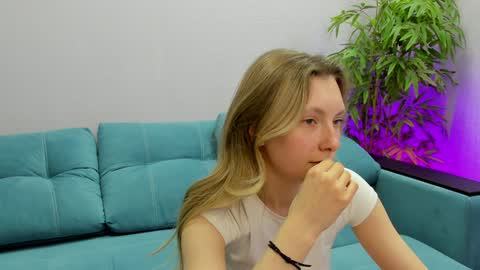 Snapshot of nanami_v02 chatting on 26, 1, 2025 Maeve online show from 26, 1, 2025