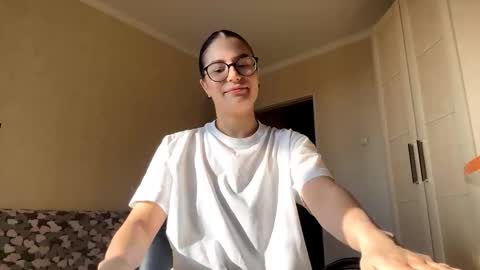 Snapshot of nanceegindlesperger chatting on 16, 12, 2025 Emilia or Emi online show from 16, 12, 2025