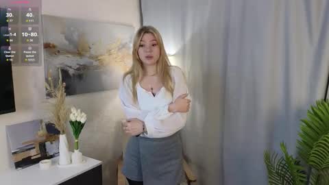 Hello im Lola online show from 30, 11, 2025