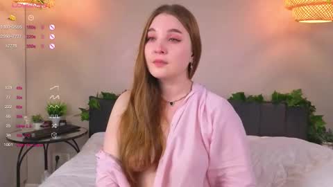 Snapshot of nancycaseys chatting on 21, 9, 2025 Luna online show from 21, 9, 2025