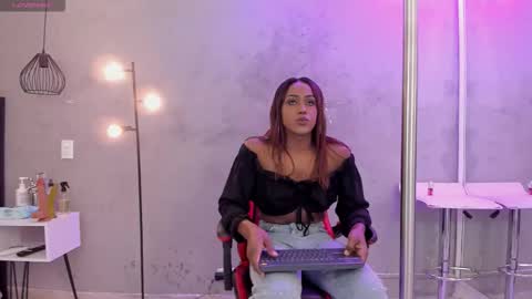 Snapshot of naomi__blair chatting on 1, 3, 2026 Naomi Blair online show from 1, 3, 2026