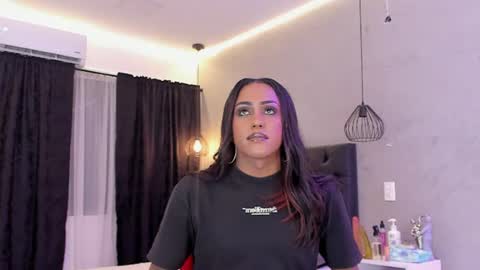 Snapshot of naomi__blair chatting on 24, 6, 2026 Naomi Blair online show from 24, 6, 2026