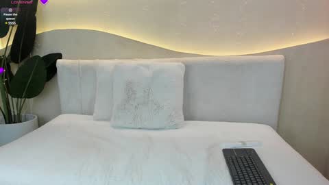 Naomi  online show from 27, 12, 2024