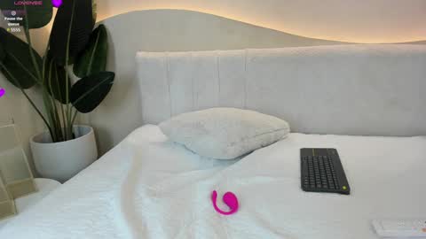 Naomi  online show from 9, 1, 2025