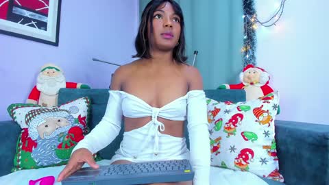 Snapshot of naomi_jones13 chatting on 1, 12, 2024 Nahomi Jones online show from 1, 12, 2024