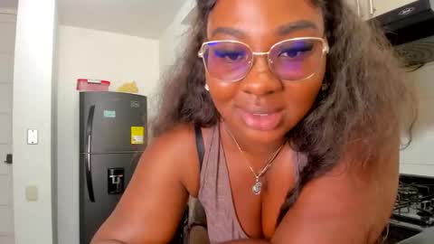 Snapshot of naomi_kiing chatting on 27, 2, 2025 Nathalia King online show from 27, 2, 2025