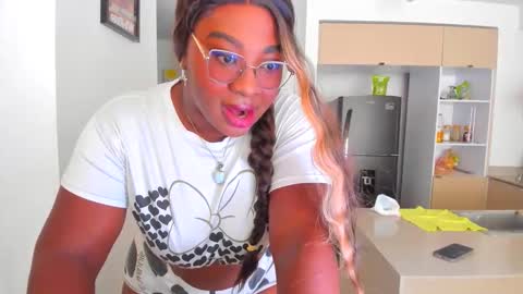 Snapshot of naomi_kiing chatting on 17, 10, 2025 Nathalia King online show from 17, 10, 2025