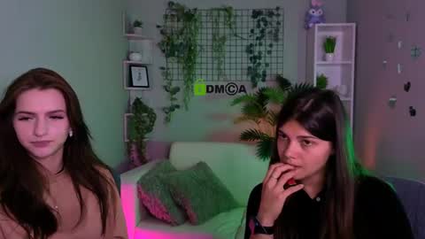 Snapshot of naomi_perl chatting on 23, 6, 2026 Naomi online show from 23, 6, 2026