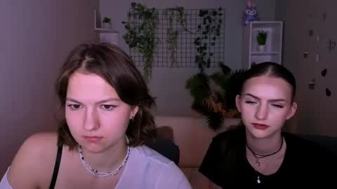 Snapshot of naomi_perl chatting on 25, 6, 2026 Naomi online show from 25, 6, 2026