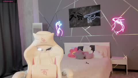 Snapshot of naomi_reiss chatting on 9, 6, 2026 naomi_reiss online show from 9, 6, 2026