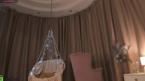 Naomi online show from 15, 9, 2025