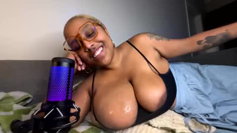 Snapshot of naomigiirl6 chatting on 14, 2, 2025 Naomigiirl6 online show from 14, 2, 2025