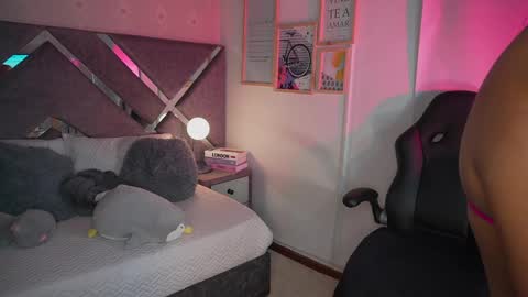 Snapshot of naomigray__ chatting on 8, 6, 2026 Naomi-Gray online show from 8, 6, 2026