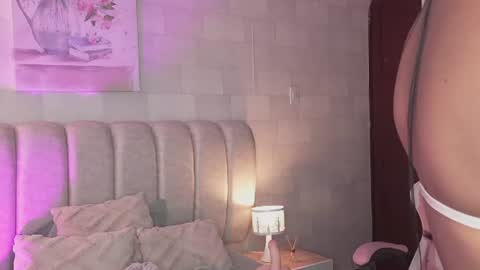 Naomi-Gray  online show from 15, 7, 2026