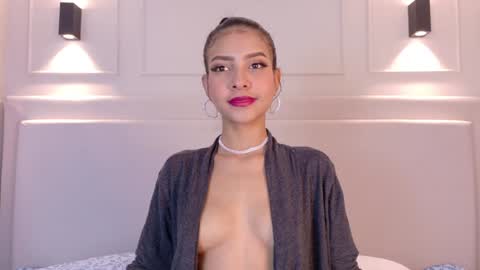 Snapshot of naomiklarc chatting on 24, 12, 2024 Naomi Klarc online show from 24, 12, 2024