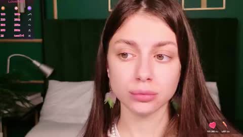 Snapshot of naomimur chatting on 16, 9, 2025 Naomi online show from 16, 9, 2025