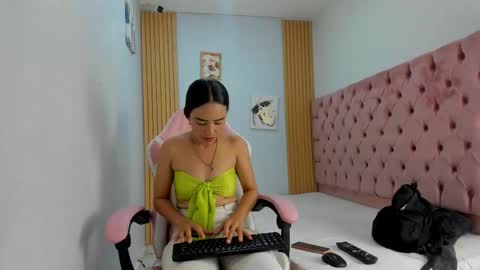 Snapshot of naomis_35 chatting on 12, 10, 2025 naomis_35 online show from 12, 10, 2025